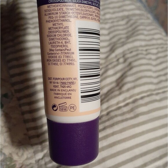 Rimmel London stay matte full coverage Foundation 010 light porcelain new makeup - Picture 5 of 9